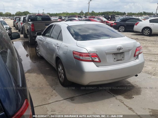 4T1BF3EK5BU622779 - 2011 TOYOTA CAMRY SE/LE/XLE SILVER photo 3
