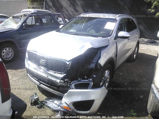 5XYPG4A56HG280329 - 2017 KIA SORENTO LX/L SILVER photo 2