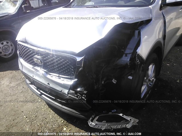 5XYPG4A56HG280329 - 2017 KIA SORENTO LX/L SILVER photo 6