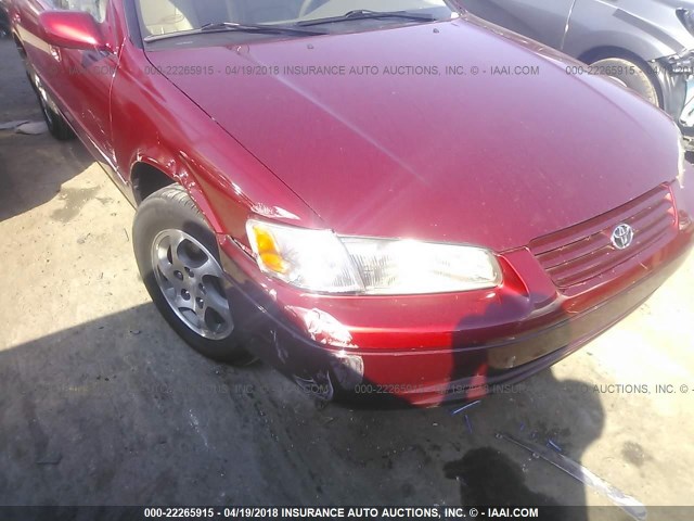 4T1BG22K4WU332955 - 1998 TOYOTA CAMRY CE/LE/XLE RED photo 6
