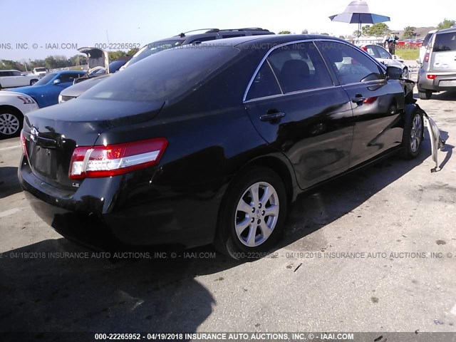 4T1BF3EK6BU213142 - 2011 TOYOTA CAMRY SE/LE/XLE BLACK photo 4