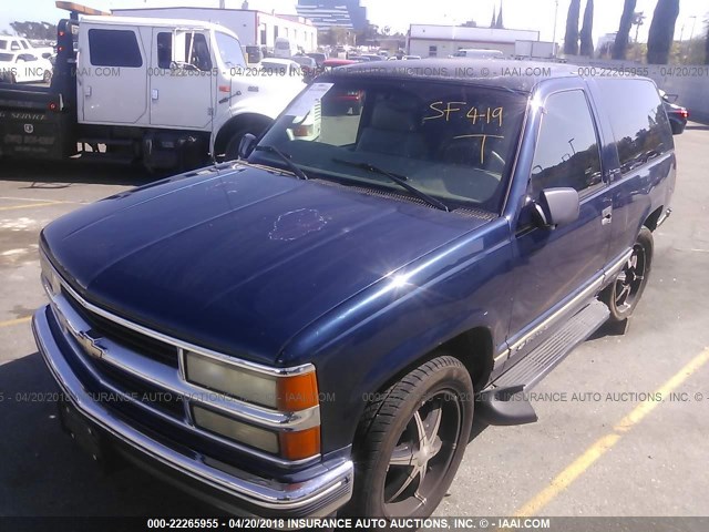 3GNEC18RXWG112094 - 1998 CHEVROLET TAHOE C1500 BLUE photo 2