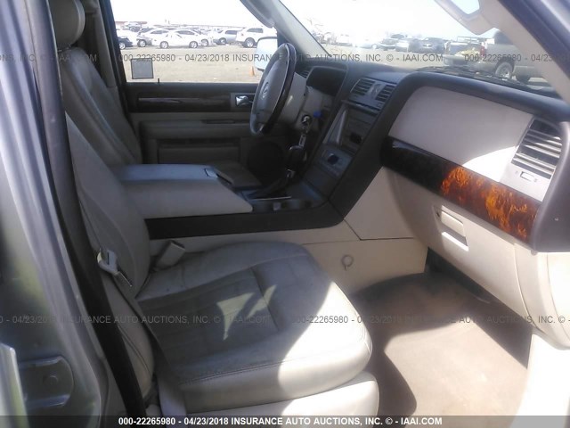 5LMFU27R43LJ43897 - 2003 LINCOLN NAVIGATOR 银色 照片 5