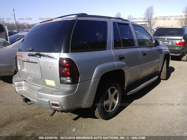 1GNDT13S462187954 - 2006 CHEVROLET TRAILBLAZER LS/LT SILVER photo 4