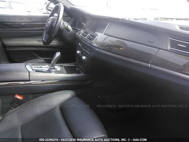WBAYA6C53ED826607 - 2014 BMW 740 I WHITE photo 5