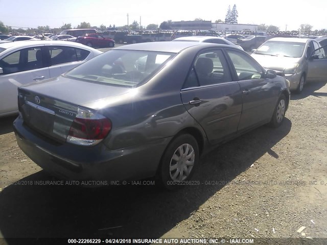 4T1BE32KX5U947522 - 2005 TOYOTA CAMRY LE/XLE/SE ნაცრისფერი ფოტო 4