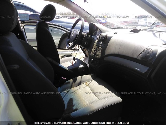 KL1TD56647B123056 - 2007 CHEVROLET AVEO LS WHITE photo 5