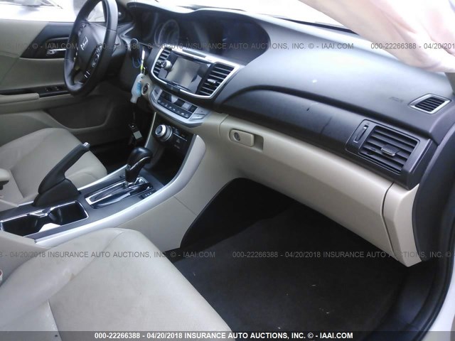 1HGCR3F9XDA027797 - 2013 HONDA ACCORD TOURING WHITE photo 5