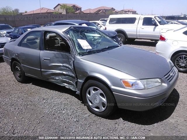 JT2BF28K5W0142841 - 1998 TOYOTA CAMRY LE/XLE GRAY photo 1