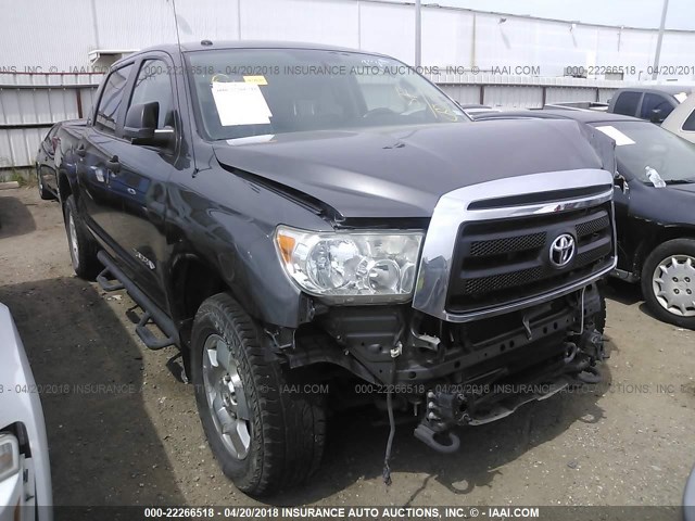 5TFEM5F15BX020892 - 2011 TOYOTA TUNDRA CREWMAX SR5 GRAY photo 1