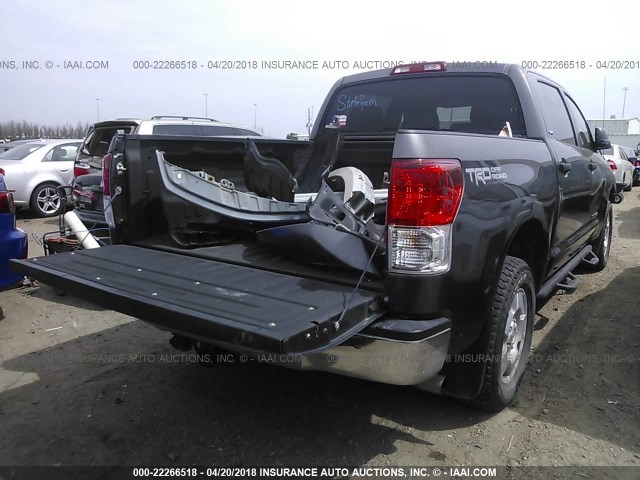 5TFEM5F15BX020892 - 2011 TOYOTA TUNDRA CREWMAX SR5 GRAY photo 4