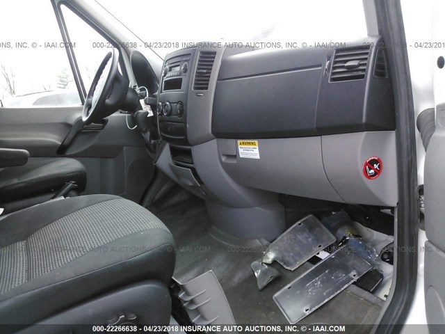 WDYPE8CC6D5732697 - 2013 FREIGHTLINER 2500 SPRINTER 2500 WHITE photo 5