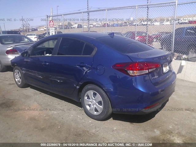 3KPFK4A79JE184399 - 2018 KIA FORTE LX Dark Blue photo 3