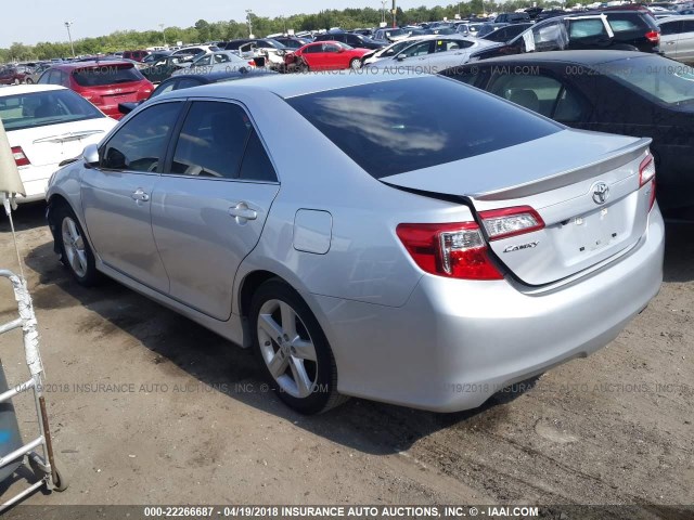 4T1BF1FK4EU342522 - 2014 TOYOTA CAMRY L/SE/LE/XLE SILVER photo 3