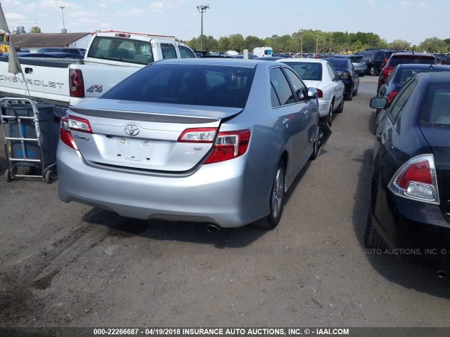 4T1BF1FK4EU342522 - 2014 TOYOTA CAMRY L/SE/LE/XLE 银色 照片 4