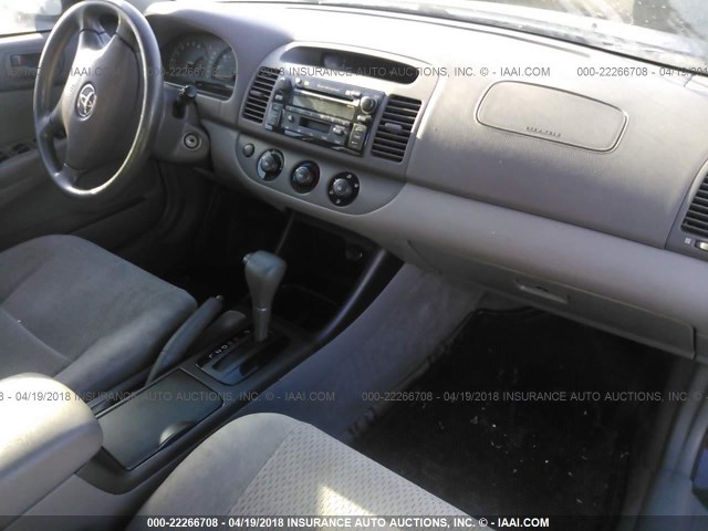 JTDBE30K920028542 - 2002 TOYOTA CAMRY LE/XLE/SE იასამნისფერი ფოტო 5