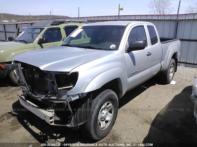 5TEUX42N28Z576245 - 2008 TOYOTA TACOMA ACCESS CAB Silber Foto 2