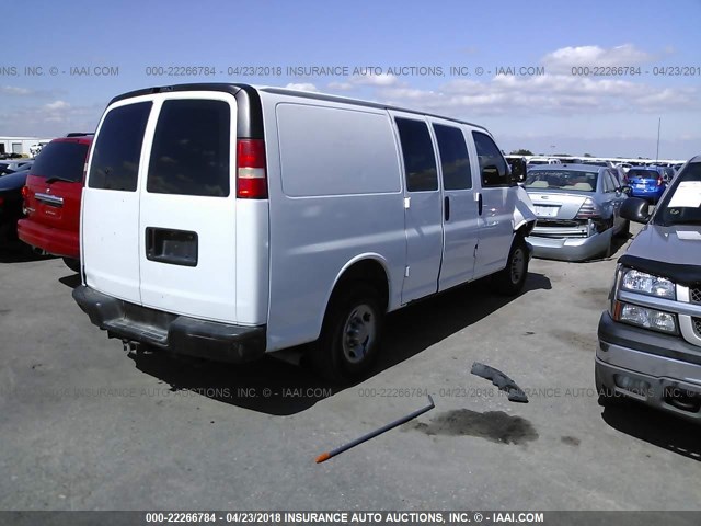 1GCGG25U561194061 - 2006 CHEVROLET EXPRESS G2500  WHITE photo 4