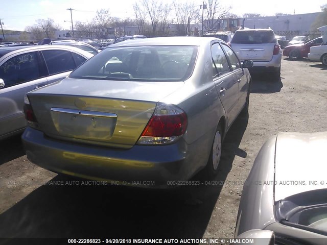 4T1BE32K45U561940 - 2005 TOYOTA CAMRY LE/XLE/SE ვერცხლისფერი ფოტო 4