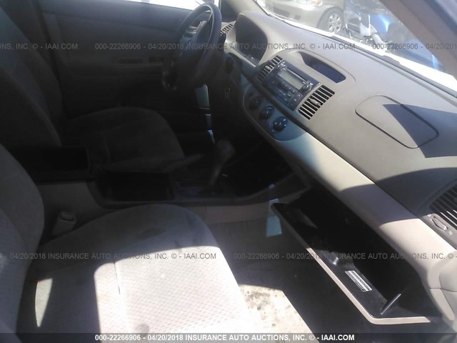 4T1BE32K14U268737 - 2004 TOYOTA CAMRY LE/XLE/SE Ақ фото 5