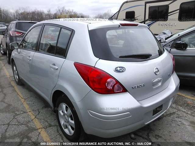 3N1BC13EX8L446932 - 2008 NISSAN VERSA S/SL SILVER photo 3