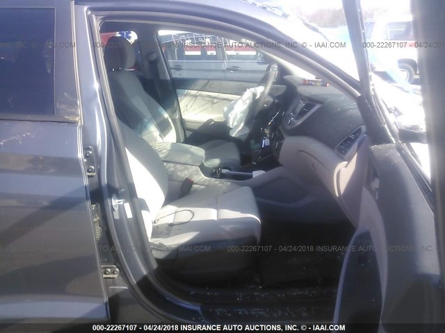 KM8J3CA42GU180904 - 2016 HYUNDAI TUCSON LIMITED/SPORT AND ECO/SE GRAY photo 5