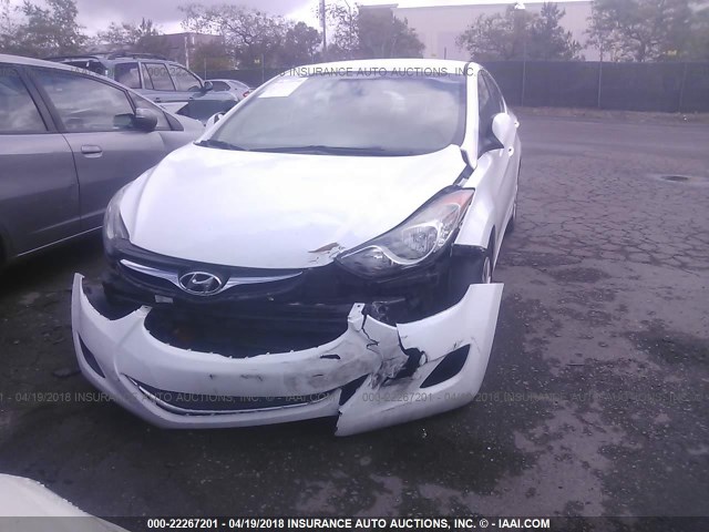 5NPDH4AE9BH002413 - 2011 HYUNDAI ELANTRA GLS/LIMITED WHITE photo 6