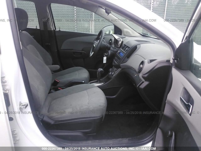 1G1JA6SH8C4142626 - 2012 CHEVROLET SONIC LS WHITE photo 5