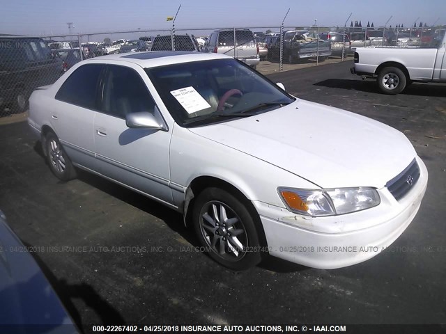 4T1BF28KX1U959047 - 2001 TOYOTA CAMRY LE/XLE Weiß Foto 1