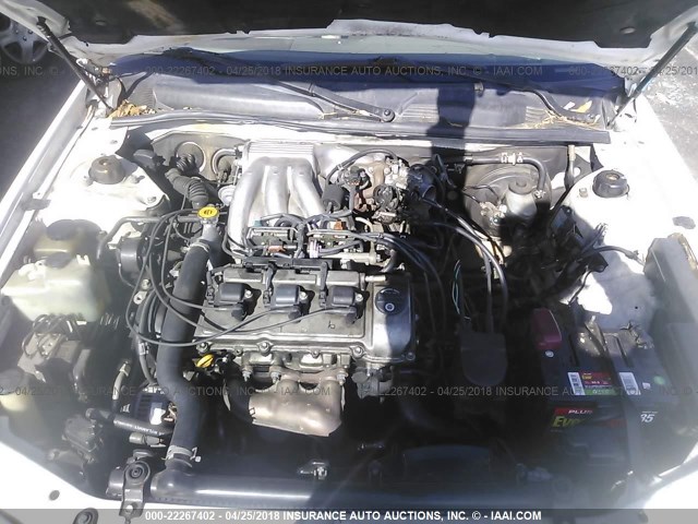 4T1BF28KX1U959047 - 2001 TOYOTA CAMRY LE/XLE Weiß Foto 10