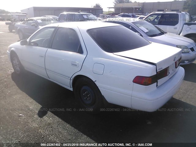 4T1BF28KX1U959047 - 2001 TOYOTA CAMRY LE/XLE Weiß Foto 3