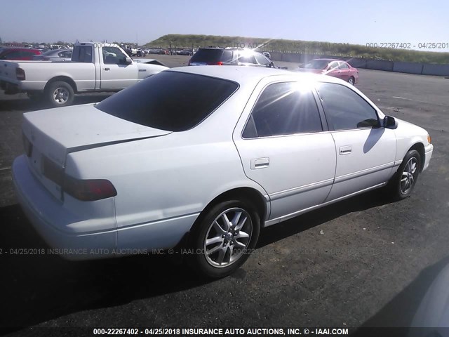 4T1BF28KX1U959047 - 2001 TOYOTA CAMRY LE/XLE Weiß Foto 4