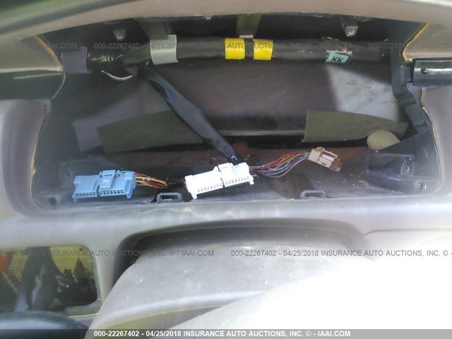 4T1BF28KX1U959047 - 2001 TOYOTA CAMRY LE/XLE Weiß Foto 7