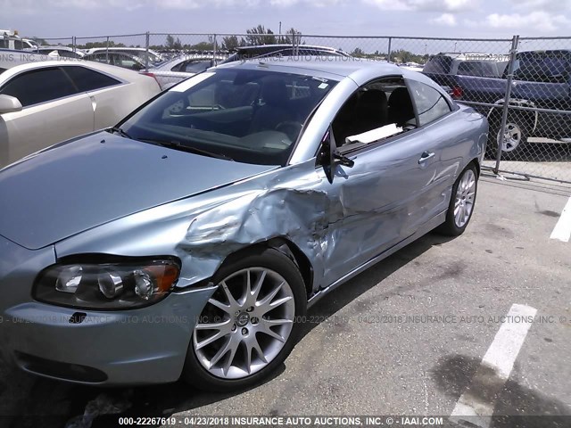 YV1MC68266J003757 - 2006 VOLVO C70 T5 Light Blue photo 6