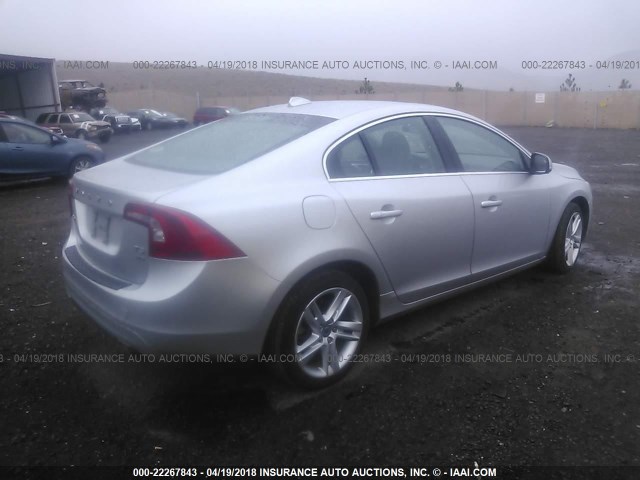 YV1612TB0F1308847 - 2015 VOLVO S60 PREMIER SILVER photo 4