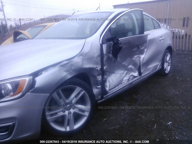 YV1612TB0F1308847 - 2015 VOLVO S60 PREMIER SILVER photo 6