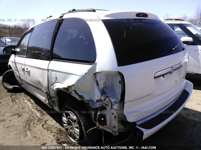 1C4GP45R25B103702 - 2005 CHRYSLER TOWN & COUNTRY  WHITE photo 3