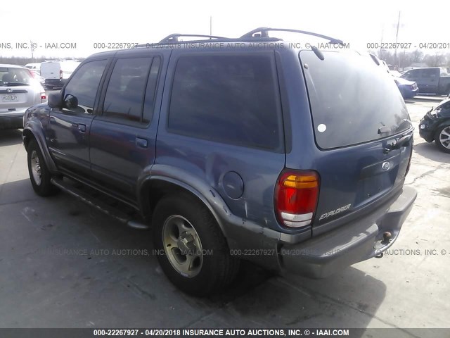 1FMZU83P0YZC17330 - 2000 FORD EXPLORER XLT BLUE photo 3