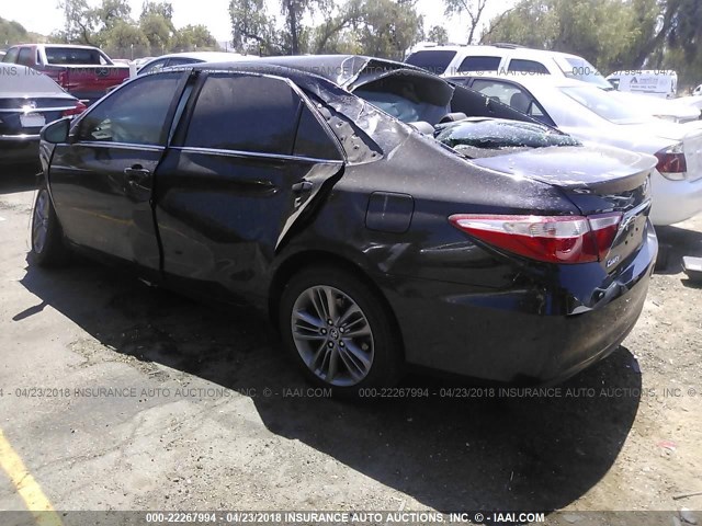 4T1BF1FK6GU575384 - 2016 TOYOTA CAMRY LE/XLE/SE/XSE შავი ფოტო 3