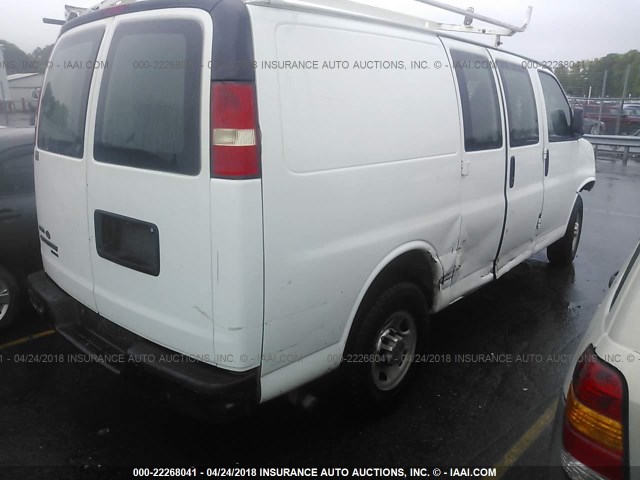 1GCWGFBA0B1162755 - 2011 CHEVROLET EXPRESS G2500  WHITE photo 4