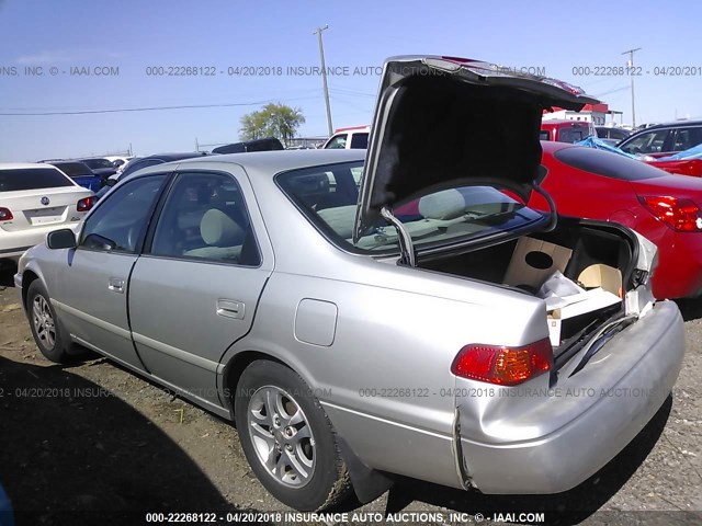 4T1BG22KXYU715379 - 2000 TOYOTA CAMRY CE/LE/XLE 银色 照片 3