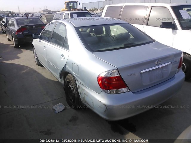 JTDBE32K753025445 - 2005 TOYOTA CAMRY LE/XLE/SE Light Blue photo 3