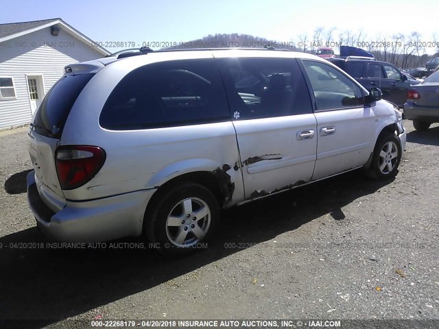 2D4GP44L85R300732 - 2005 DODGE GRAND CARAVAN SXT SILVER photo 4