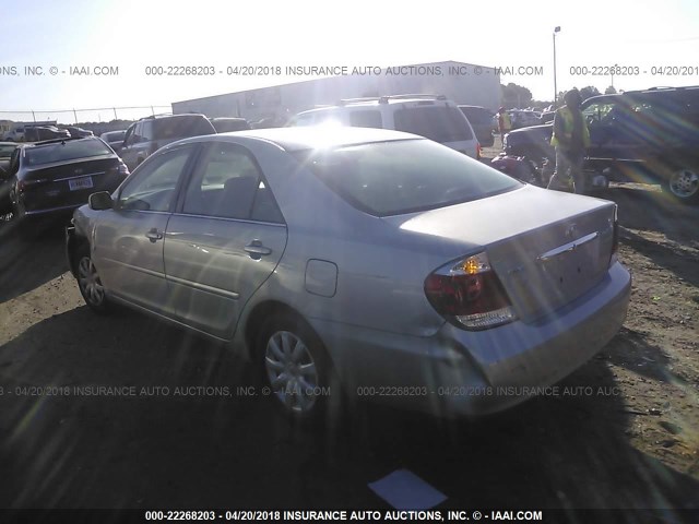 4T1BE32K85U055351 - 2005 TOYOTA CAMRY LE/XLE/SE SILVER photo 3