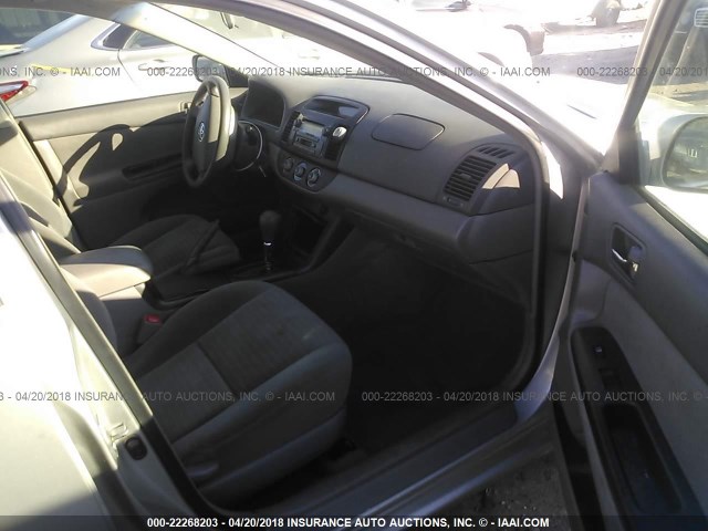 4T1BE32K85U055351 - 2005 TOYOTA CAMRY LE/XLE/SE SILVER photo 5
