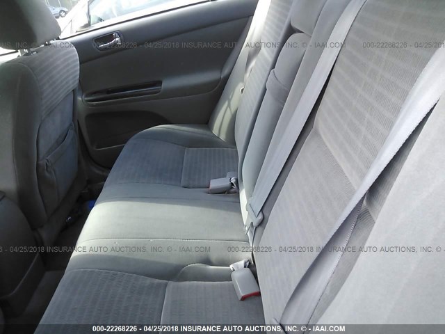 4T1BE32K05U633717 - 2005 TOYOTA CAMRY LE/XLE/SE ვერცხლისფერი ფოტო 8