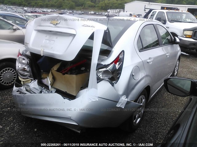 1G1JA5SH6F4152473 - 2015 CHEVROLET SONIC LS 灰色 照片 4