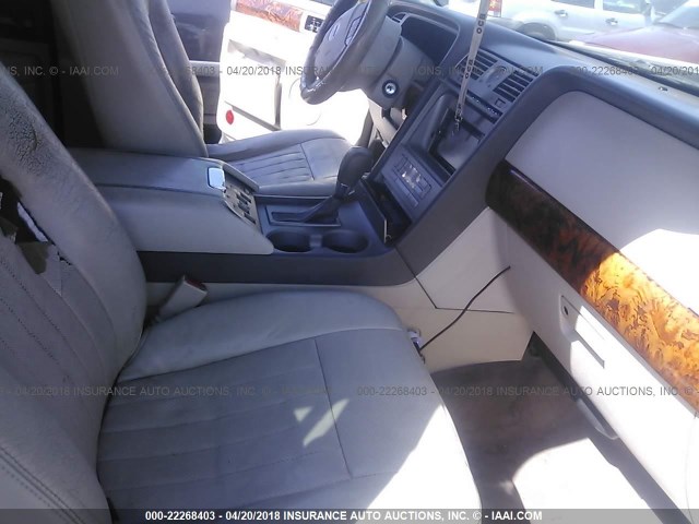 5LMFU28R54LJ08849 - 2004 LINCOLN NAVIGATOR GRAY photo 5