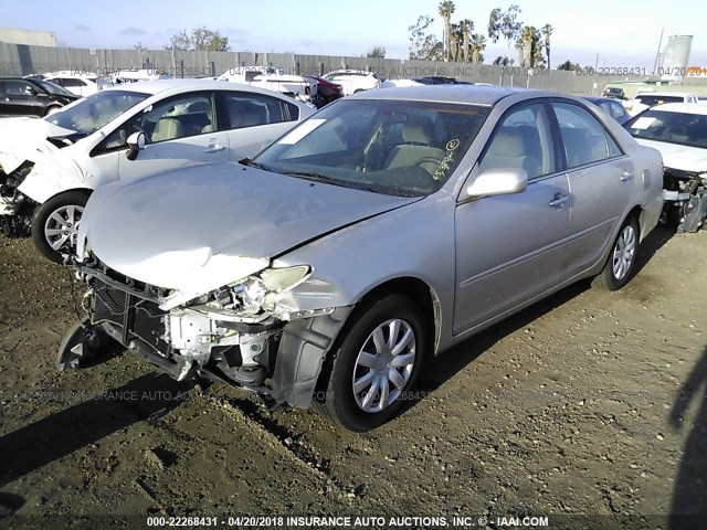 4T1BE32K36U713451 - 2006 TOYOTA CAMRY LE/XLE/SE ვერცხლისფერი ფოტო 2