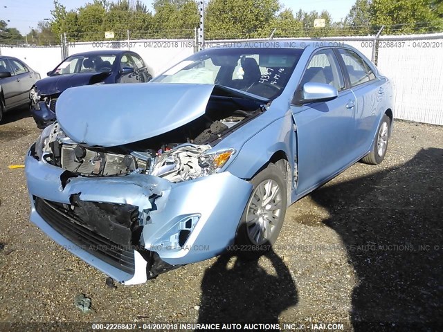 4T1BF1FKXDU689125 - 2013 TOYOTA CAMRY L/SE/LE/XLE Light Blue photo 2